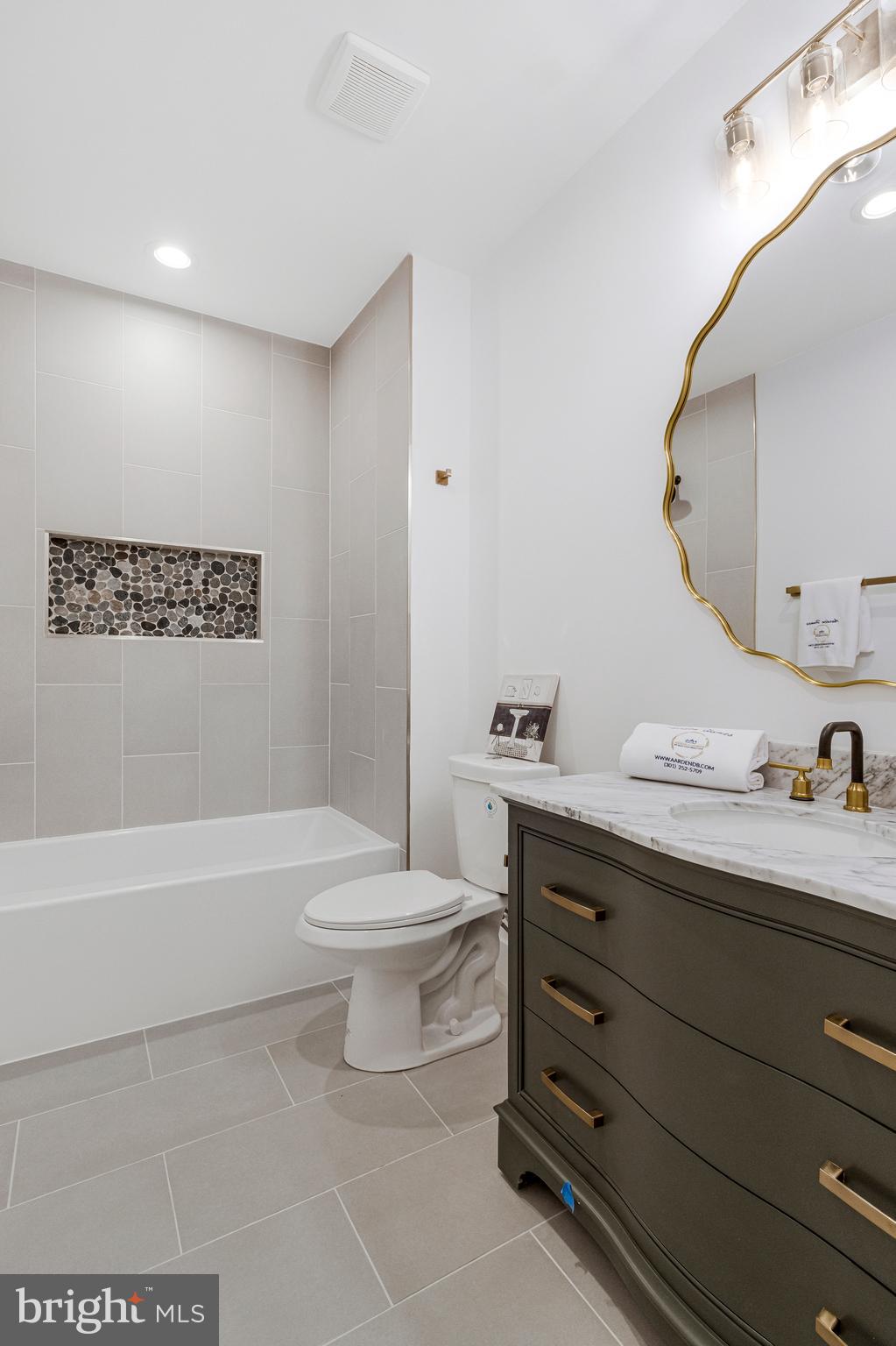 OAKLAND TERRACE - Residential