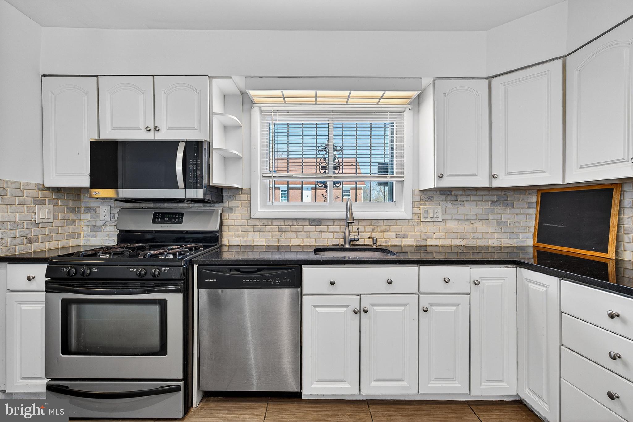 KENILWORTH PARK - Residential