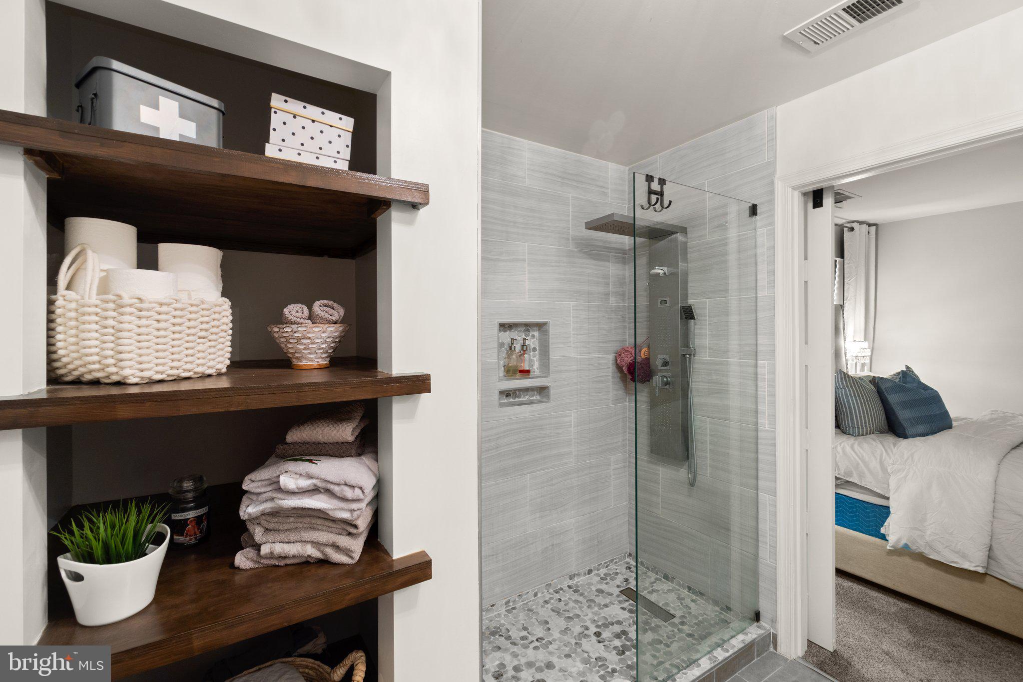 BALLENGER CREEK CENTER POND - Residential