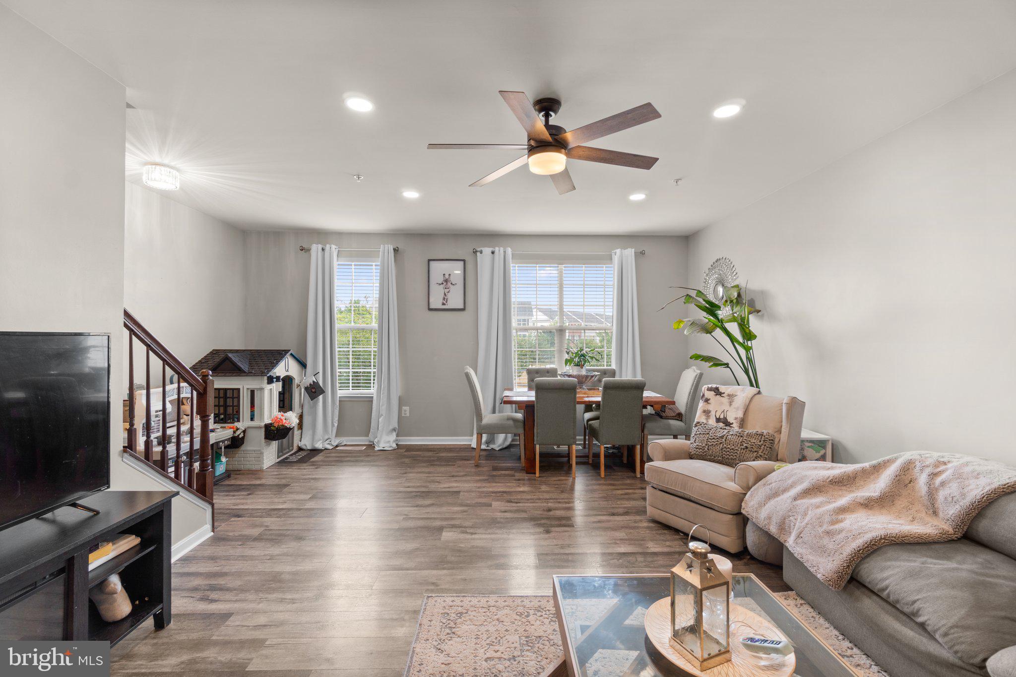 BALLENGER CREEK CENTER POND - Residential