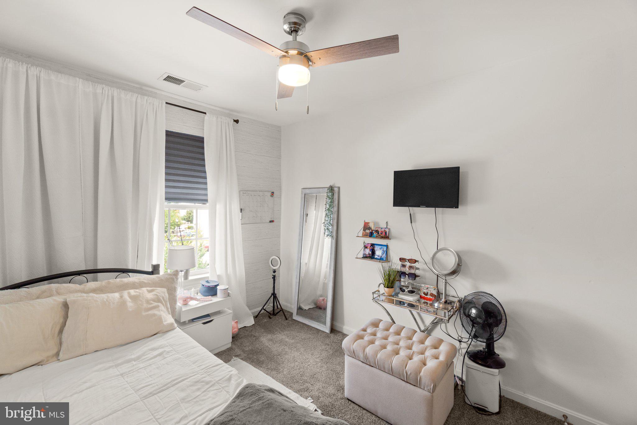 BALLENGER CREEK CENTER POND - Residential