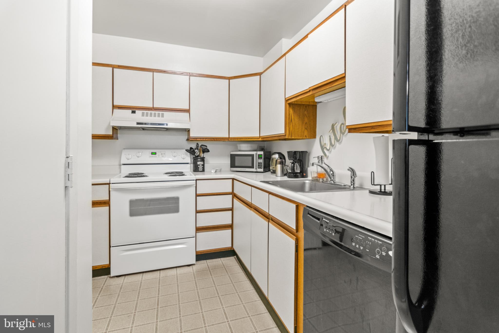 WARREN LODGE CONDOMINIUMS - Residential