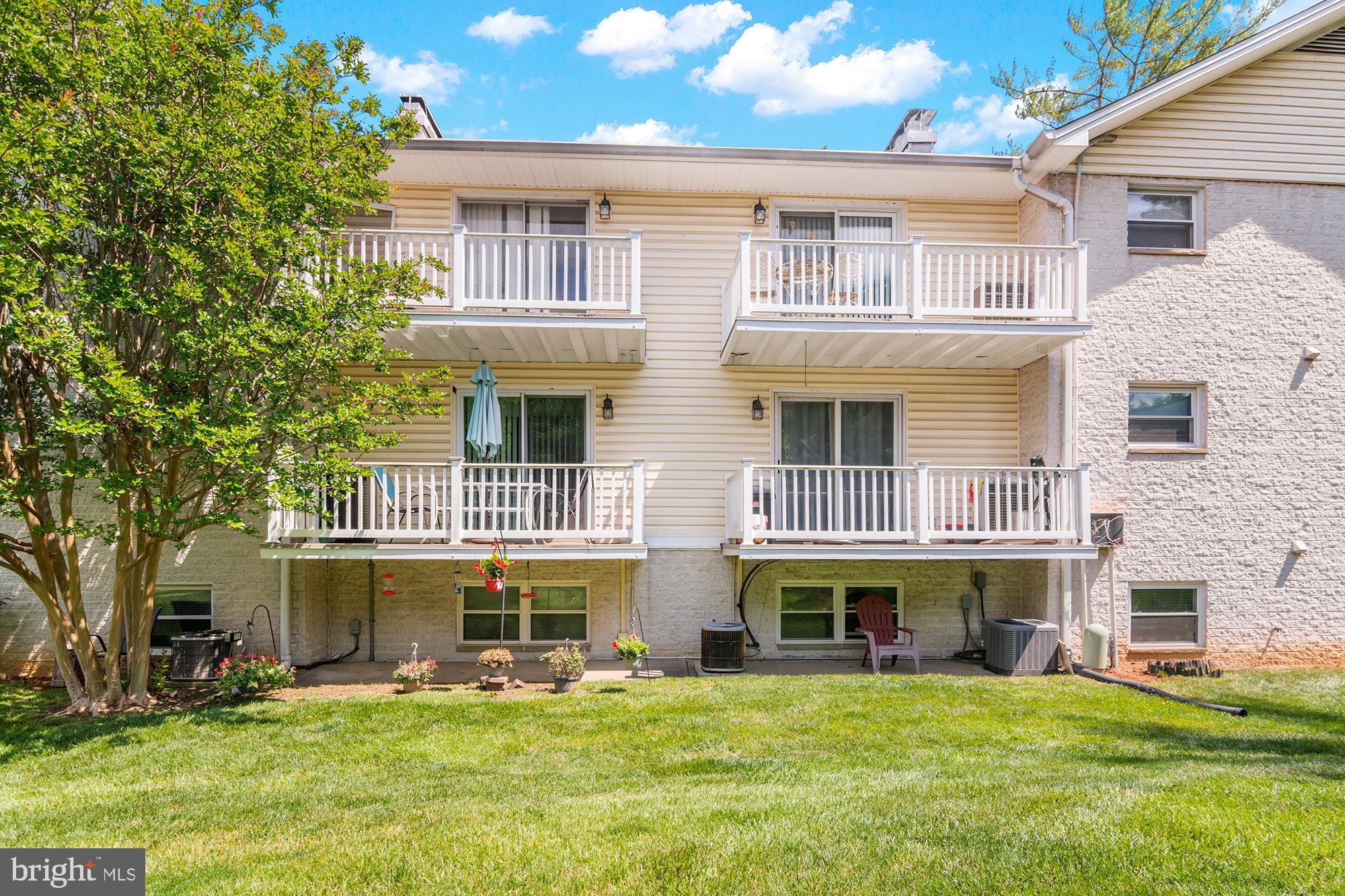 WARREN LODGE CONDOMINIUMS - Residential