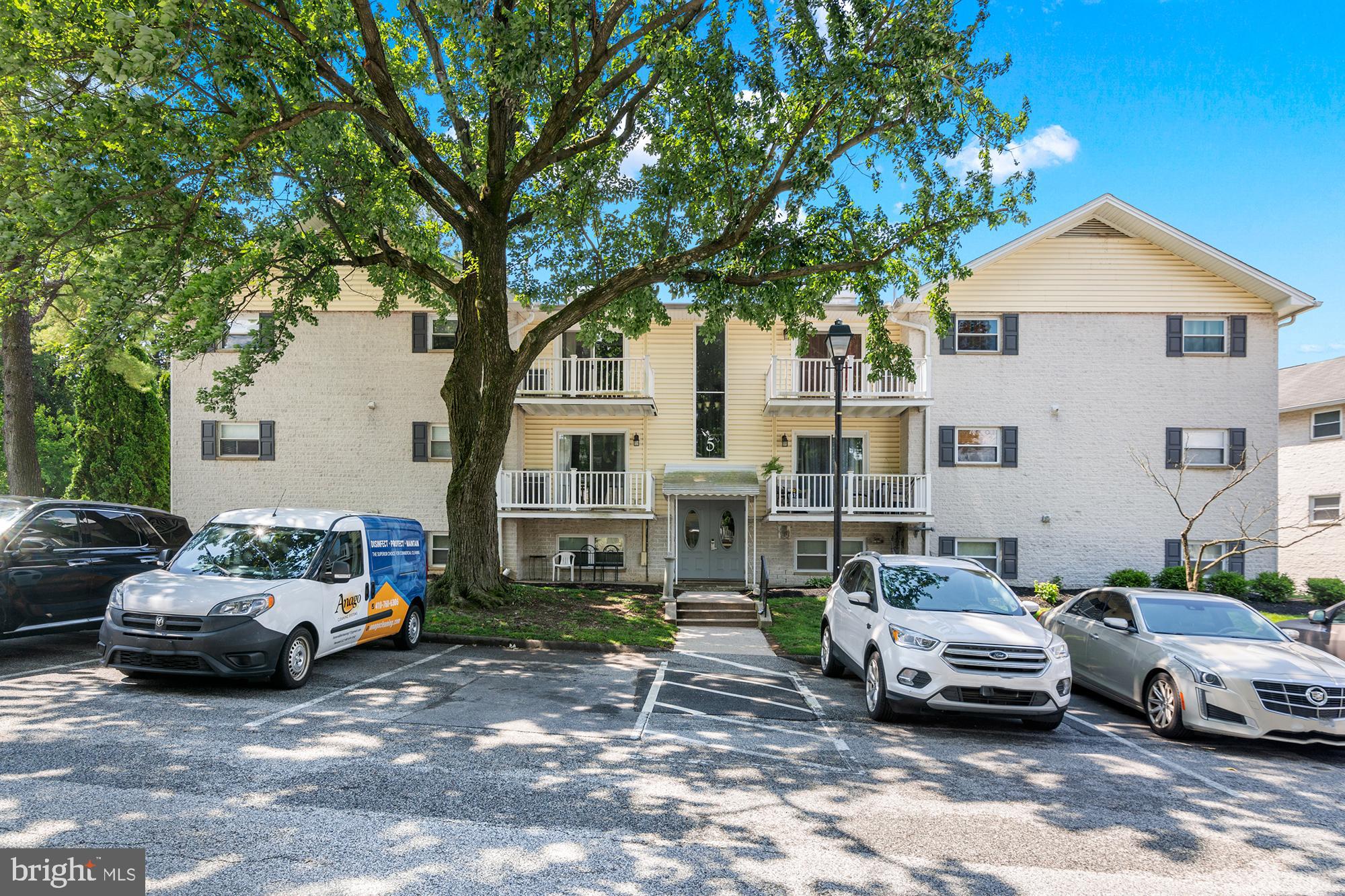 WARREN LODGE CONDOMINIUMS - Residential