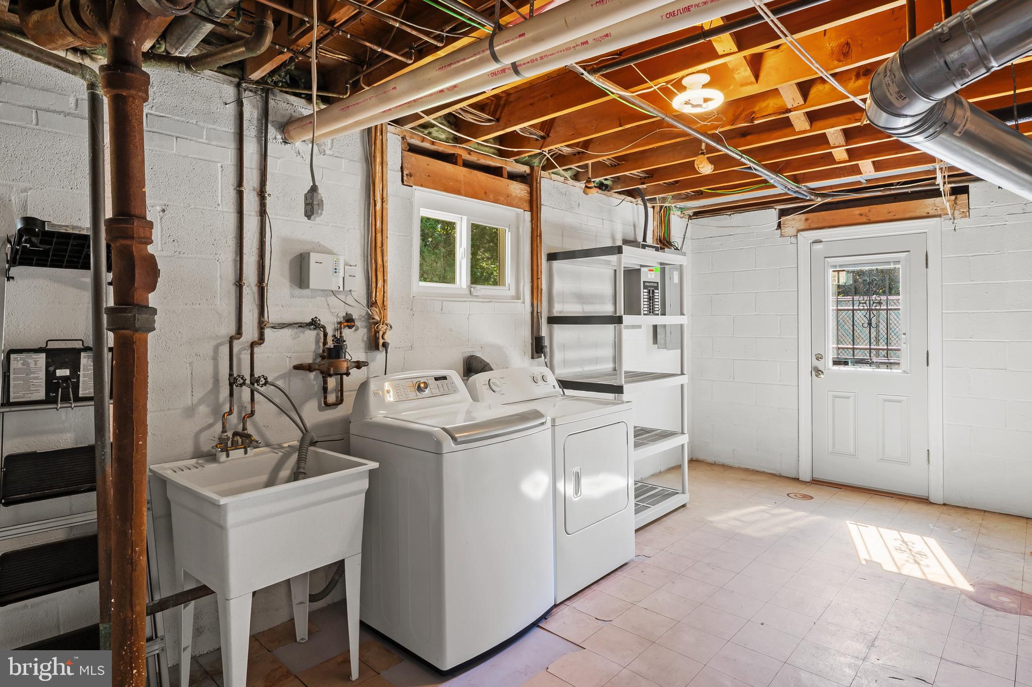 CALVERTON - Residential