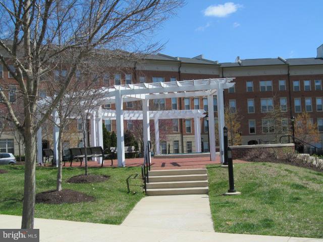 MADISON CRESCENT - Residential