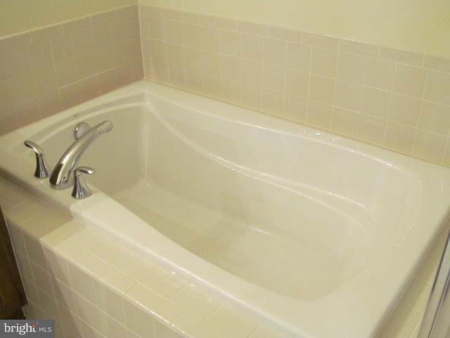 MADISON CRESCENT - Residential