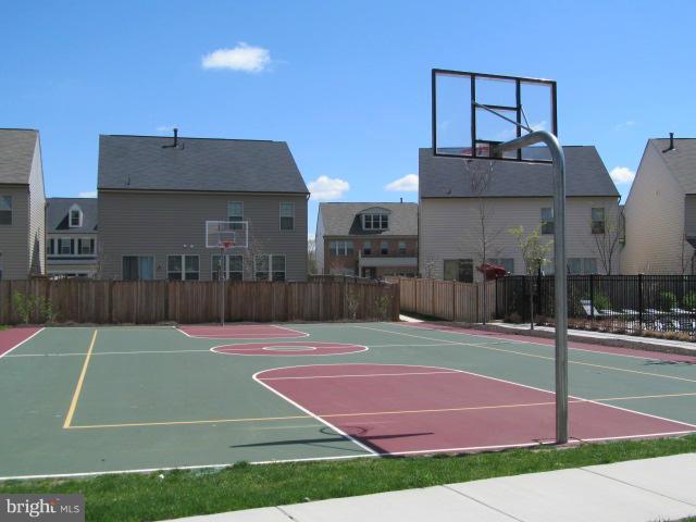 MADISON CRESCENT - Residential