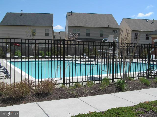 MADISON CRESCENT - Residential