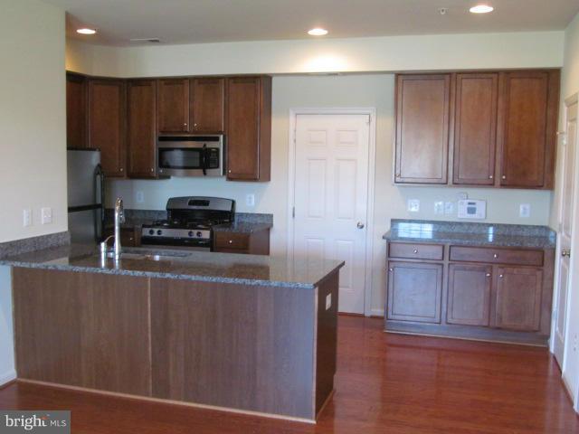 MADISON CRESCENT - Residential