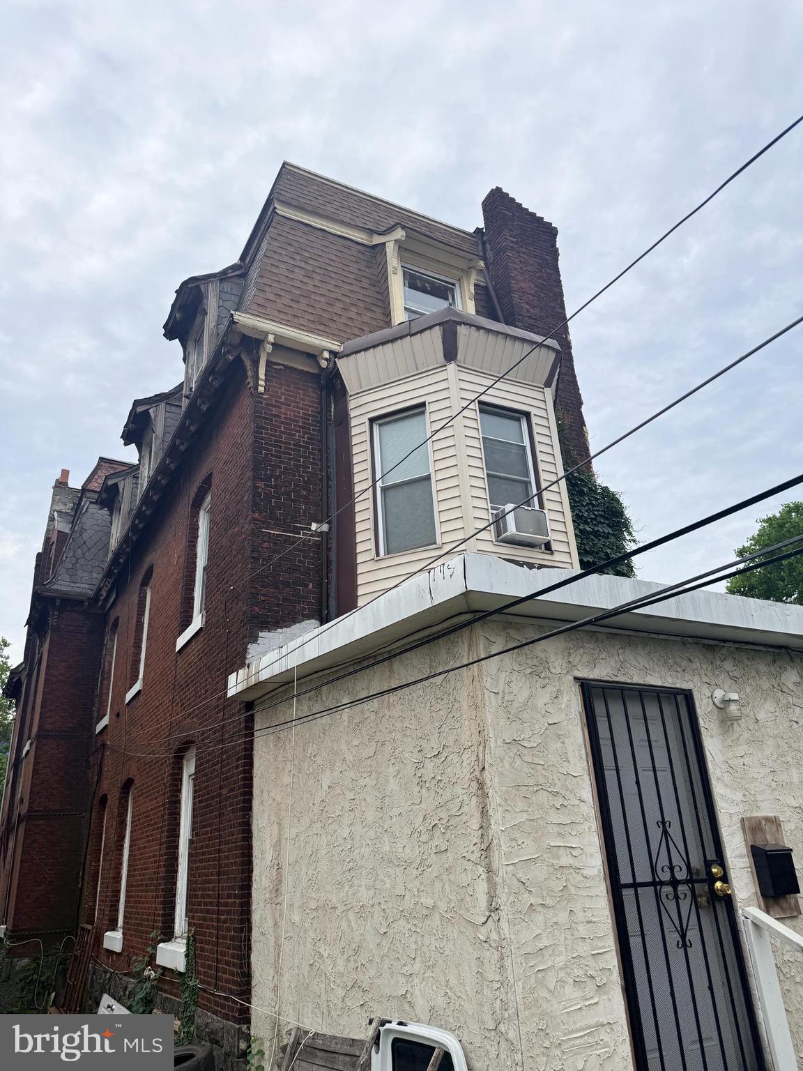 2117 W HUNTING PARK AVENUE