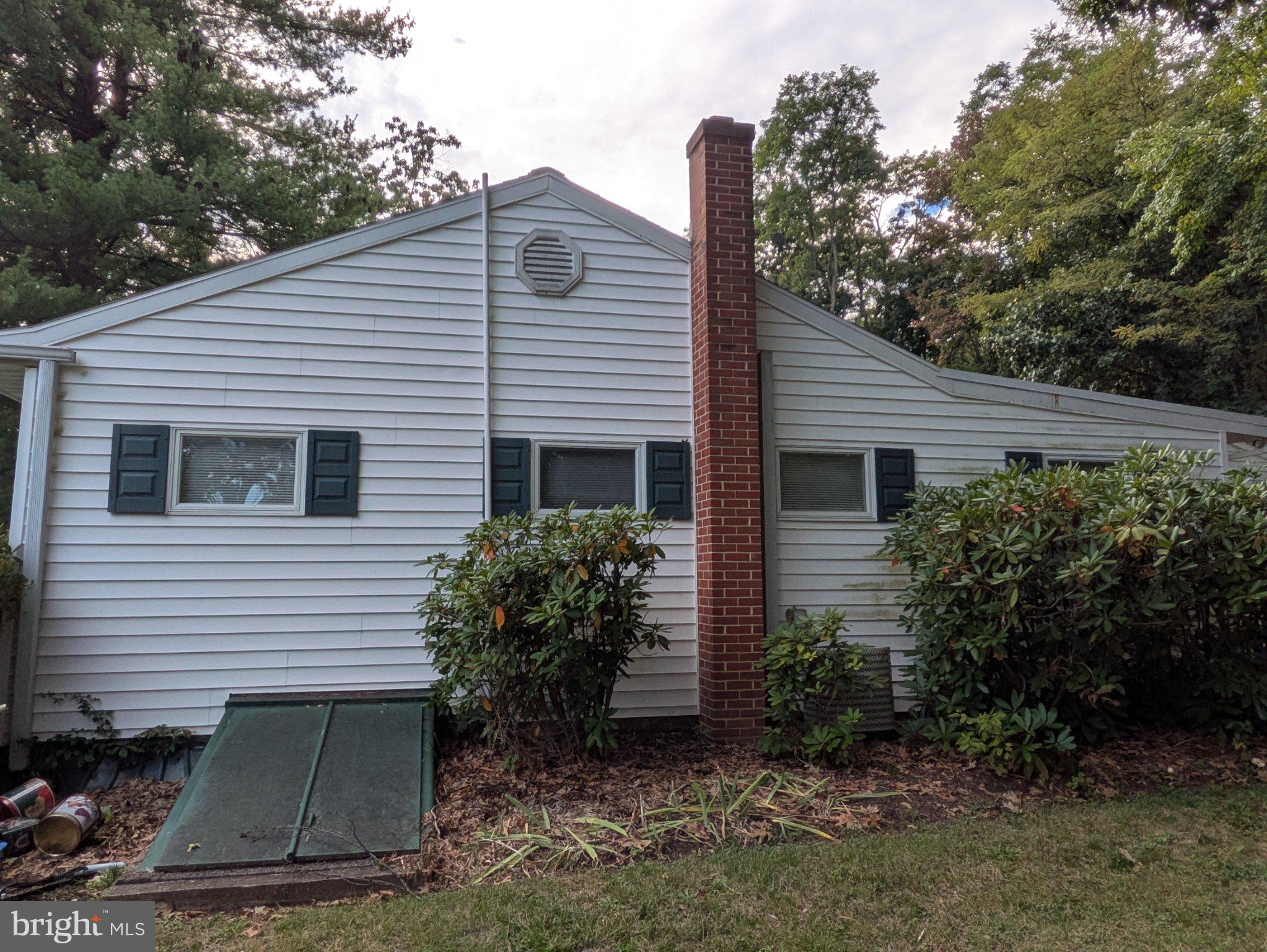 936 BELLE VISTA DRIVE
