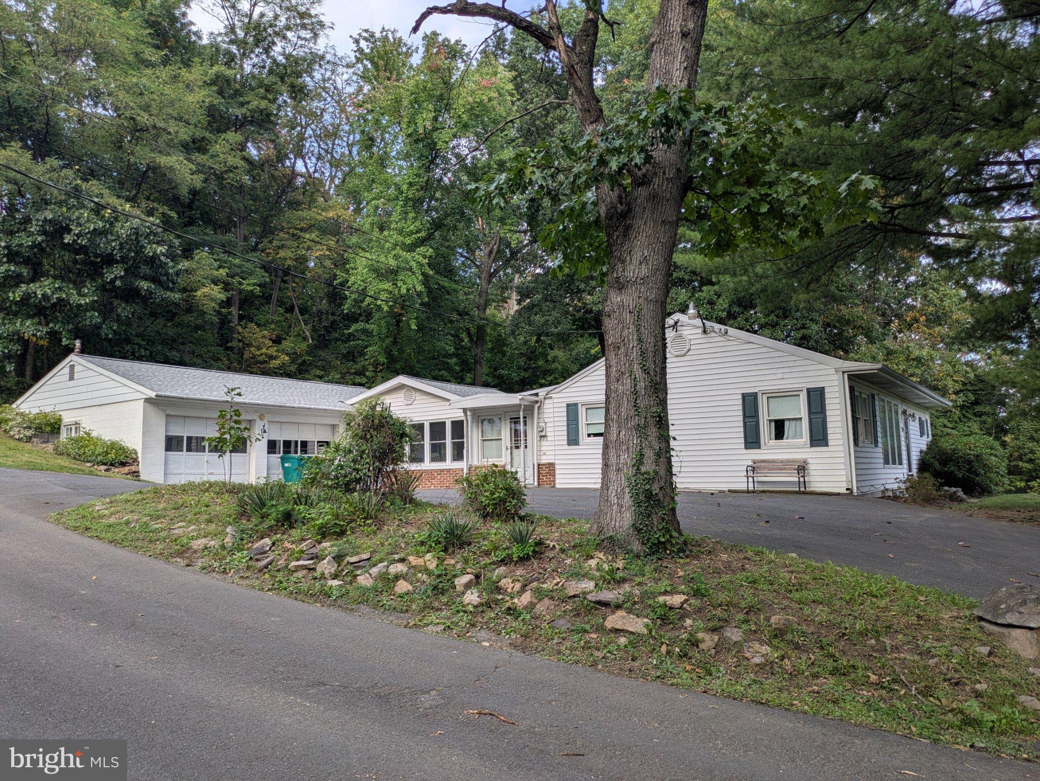 936 BELLE VISTA DRIVE