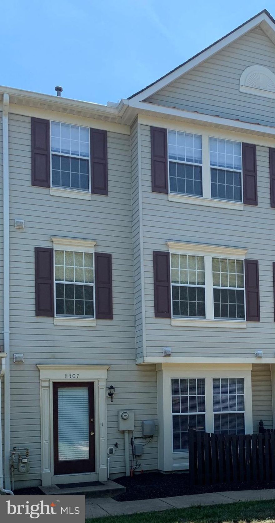 Gorgeous town-home style 3 level Condo unit with huge master bedroom. Very well maintained. Water, pool, fitness center & party room covered in condo fee. Dream location, minutes to I-95, Rt-1, Amtrak & VRE. Great schools. Best of all, priced to sell!