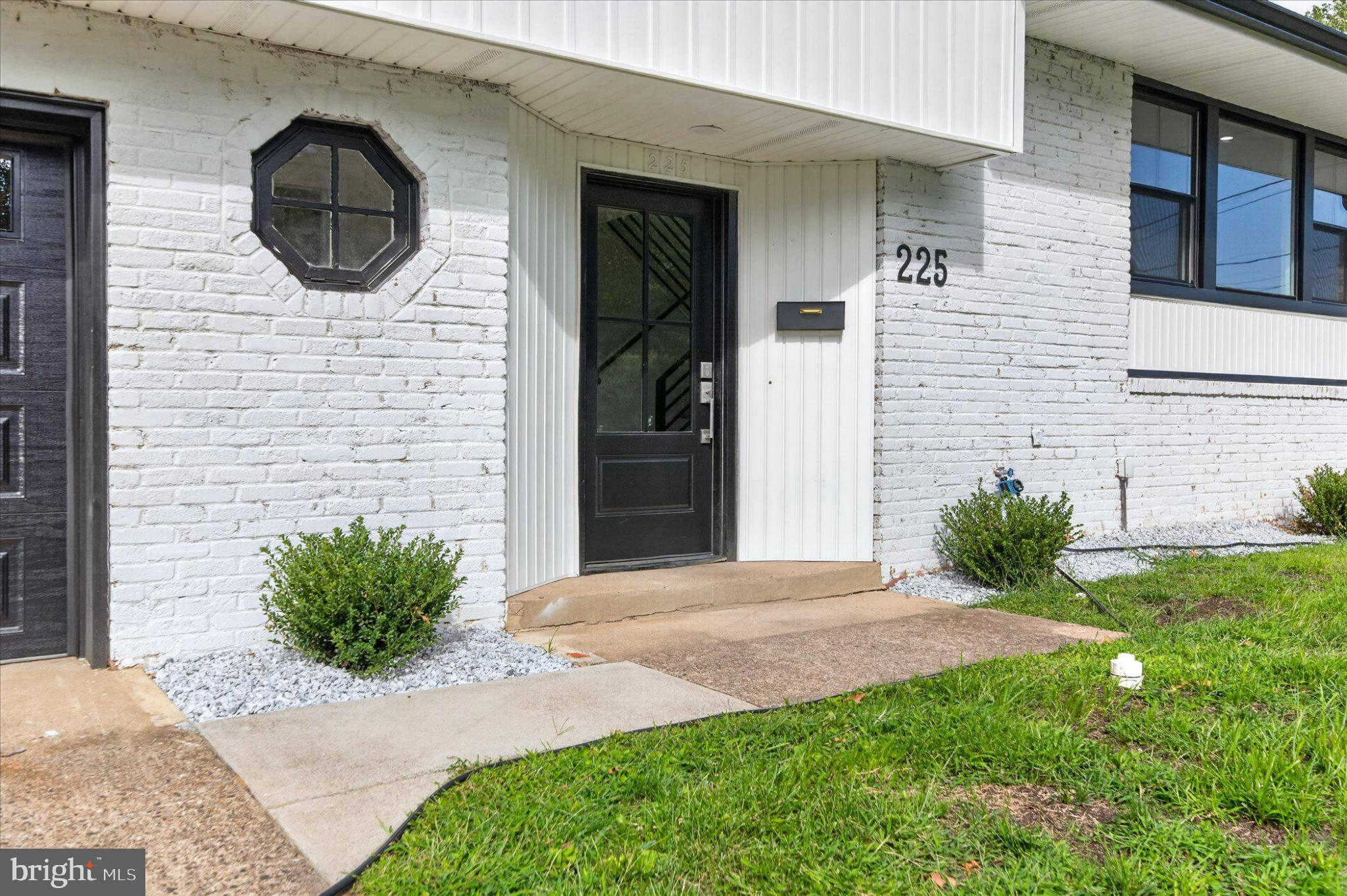 225 DRAKE ROAD