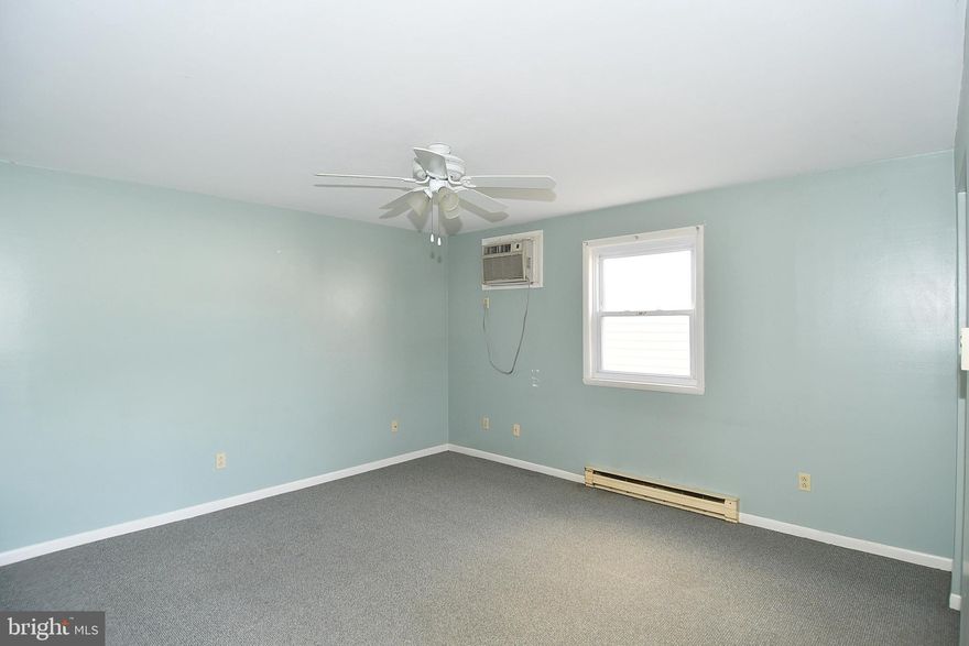 Bottom level apartment, Studio with one bathroom apartment, and a kitchen - Bright, sunny. Quiet building to live in. Parking is around back with three entrances and the front has two entrances. Plenty of walking traffic and very visible from Washington Street. Owners pay water, sewer, trash. Located on 1st floor of the building. No pets, no smoking. Federal fair housing laws apply.
**TO QUALIFY, IT IS AN ONLINE APPLICATION.