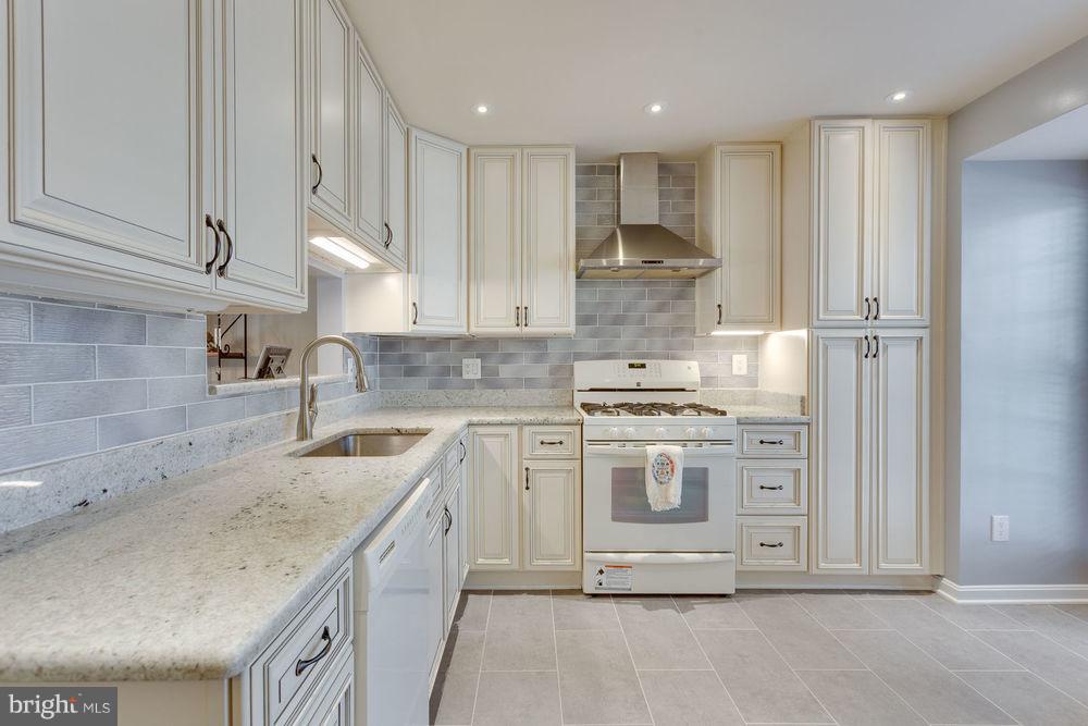 KENWOOD HILLS - Residential