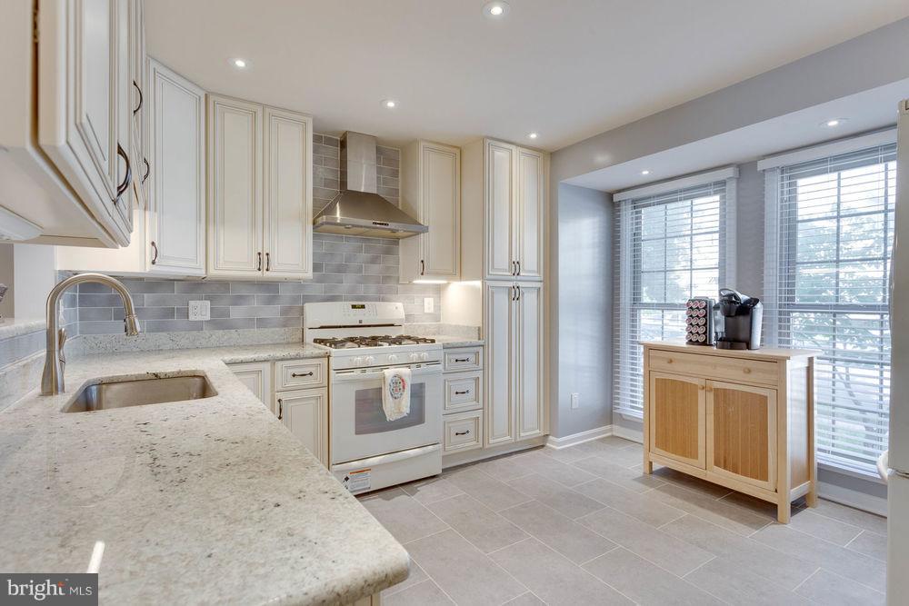 KENWOOD HILLS - Residential