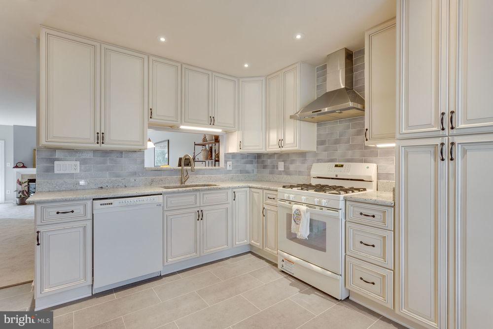 KENWOOD HILLS - Residential