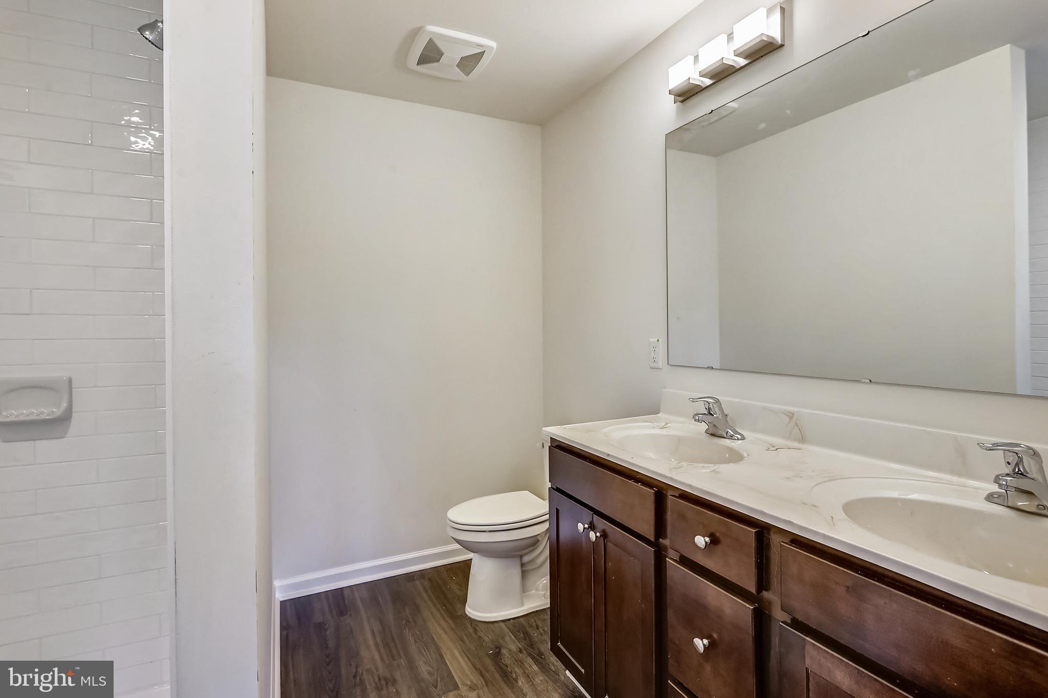 KEMP MILL ESTATES - Residential Lease