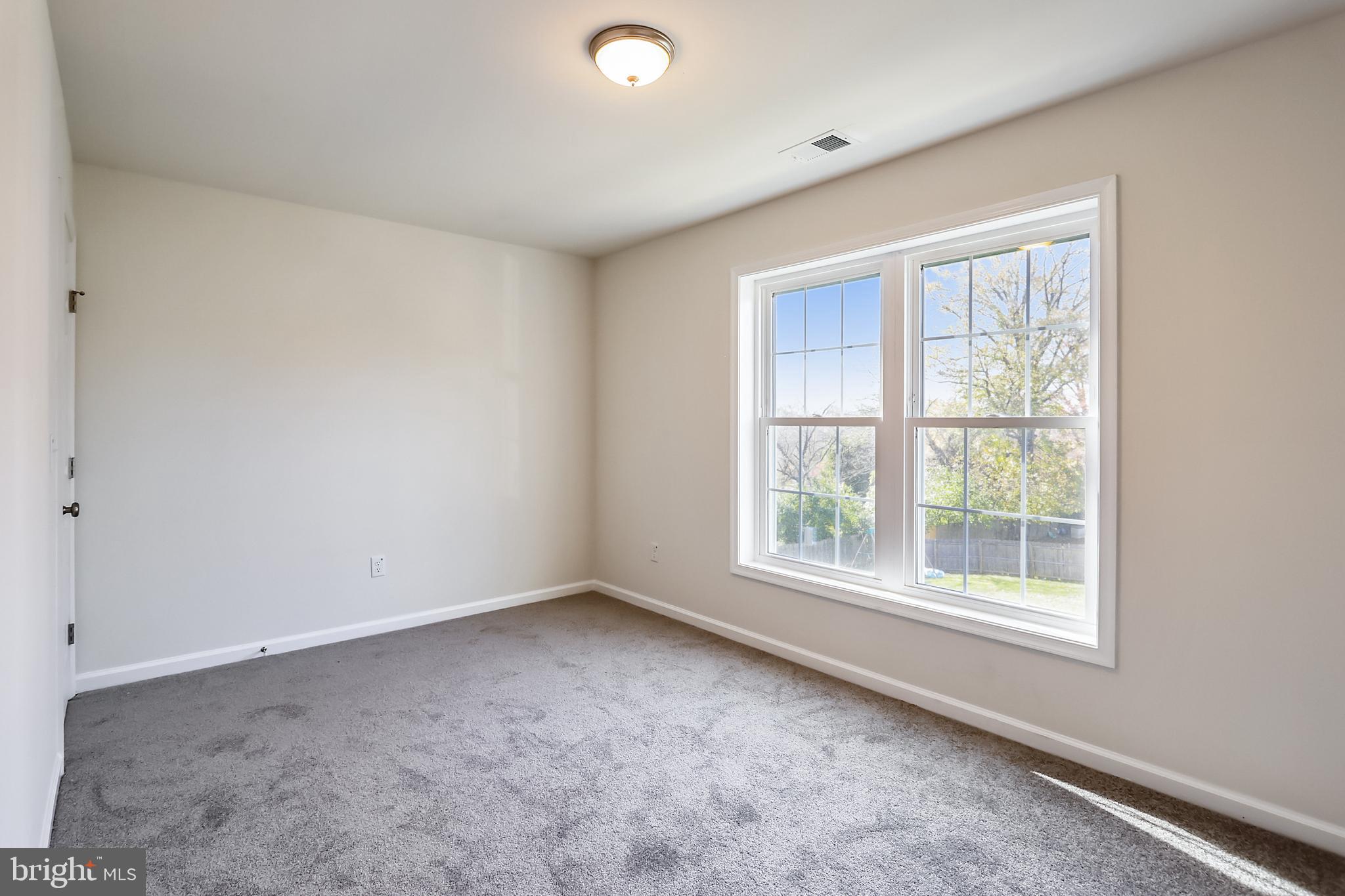 KEMP MILL ESTATES - Residential Lease