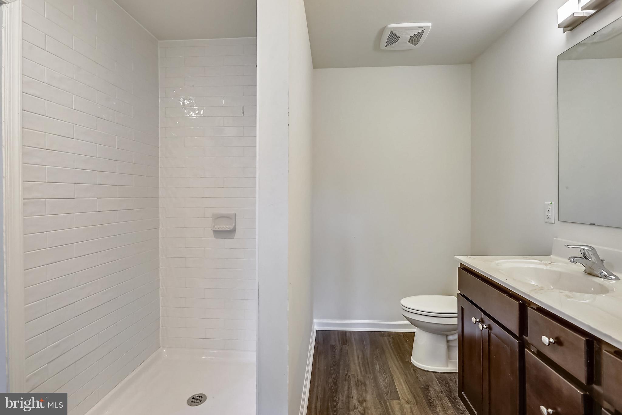 KEMP MILL ESTATES - Residential Lease