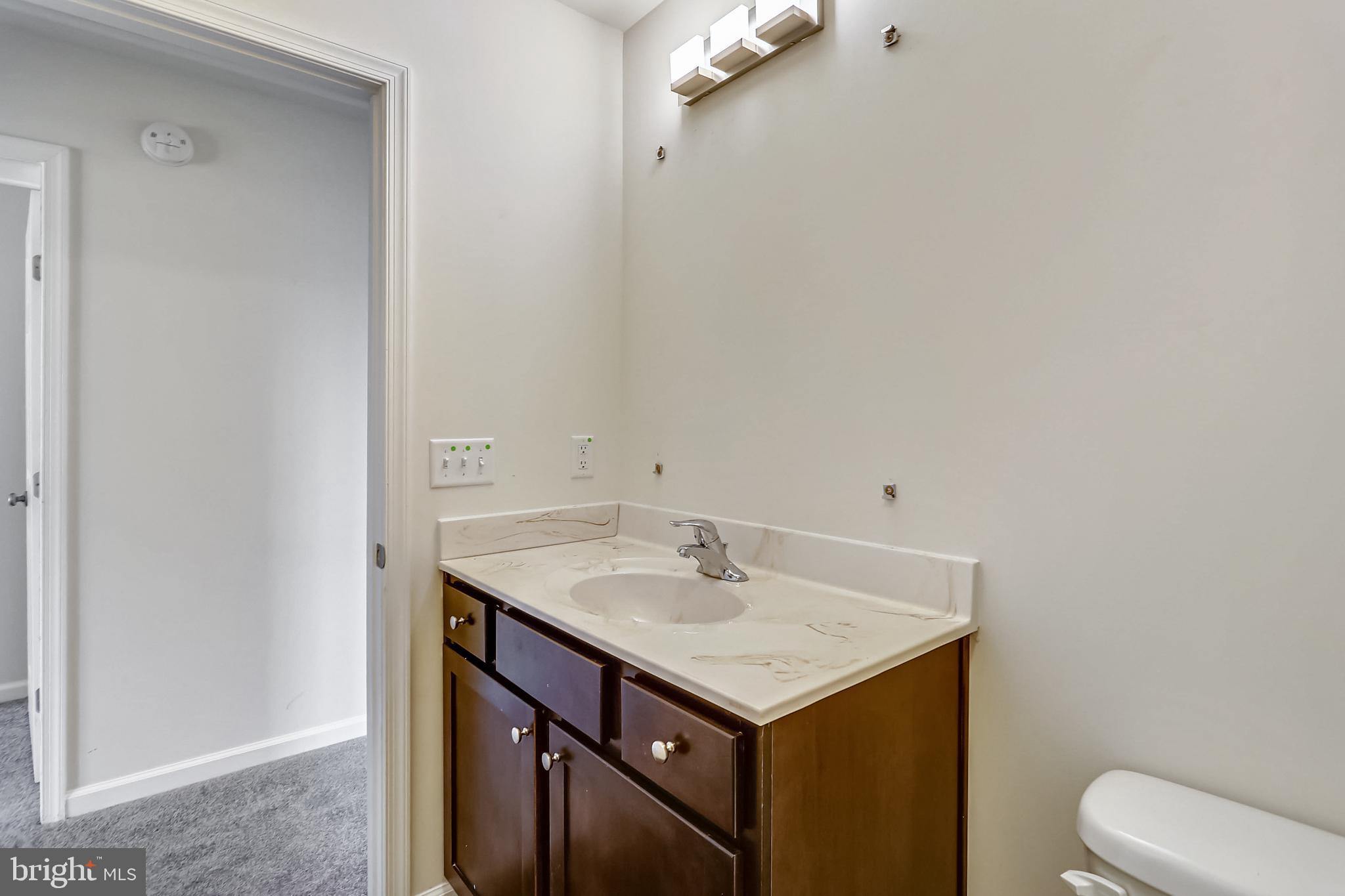 KEMP MILL ESTATES - Residential Lease