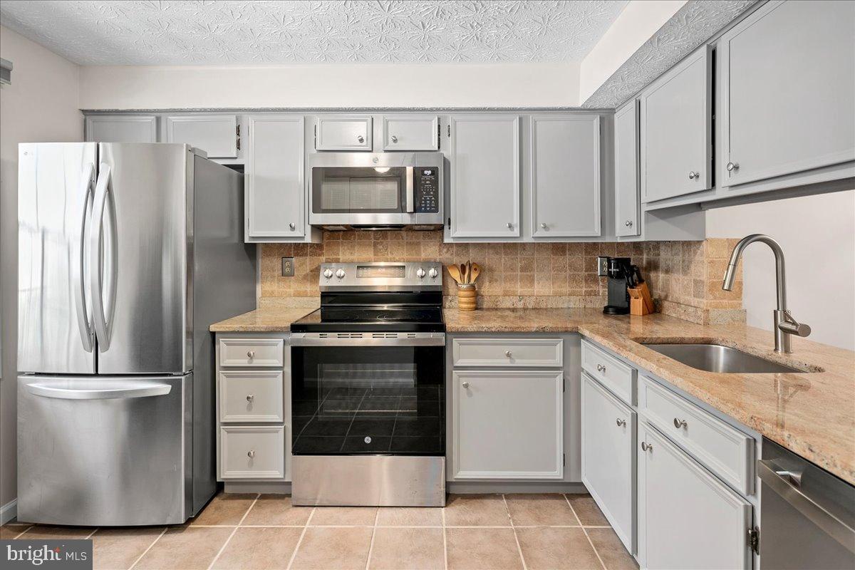 RESTON - Residential