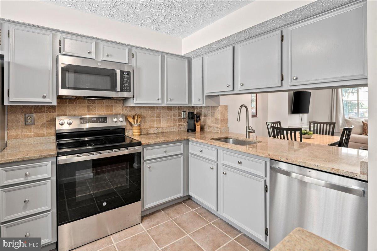 RESTON - Residential