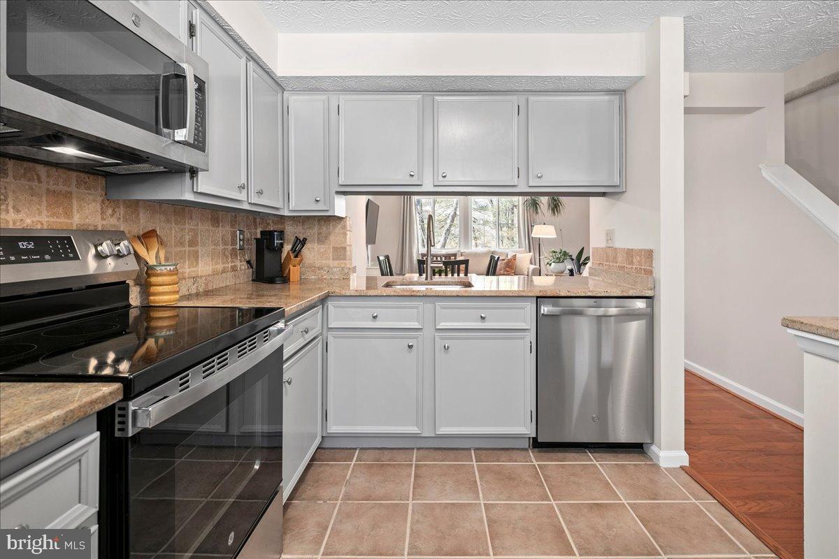 RESTON - Residential