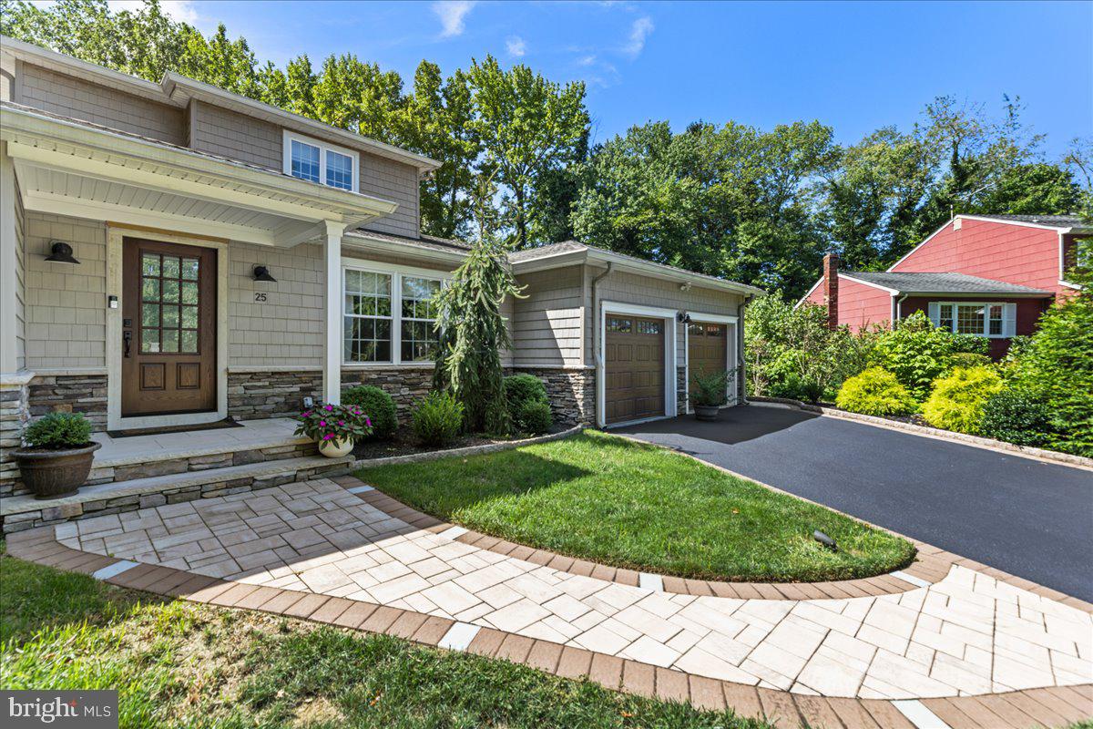 25 BREE DRIVE
