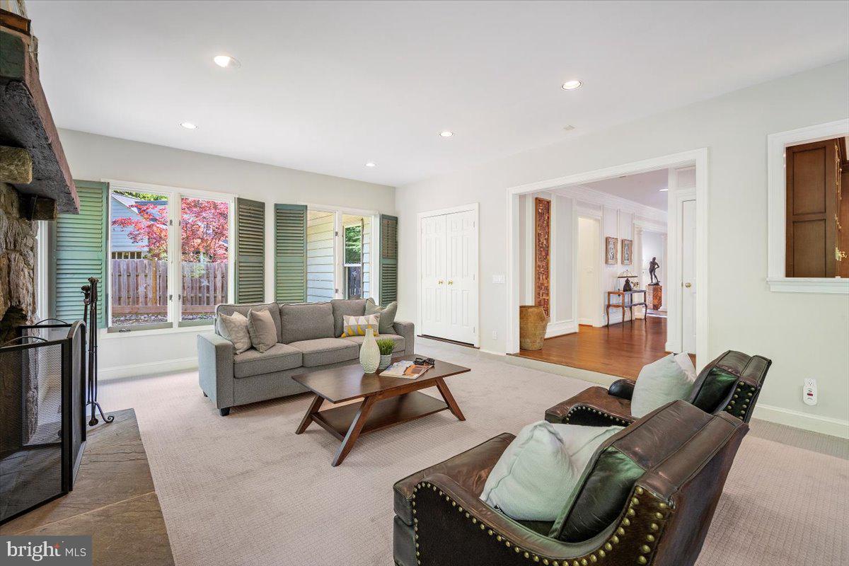 BRADLEY HILLS GROVE - Residential