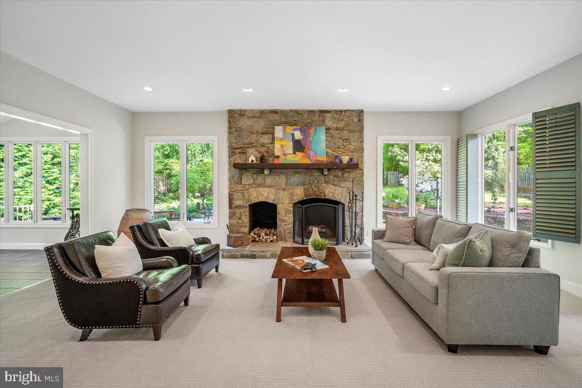 BRADLEY HILLS GROVE - Residential