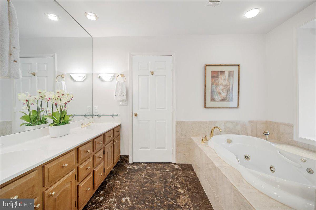 BRADLEY HILLS GROVE - Residential