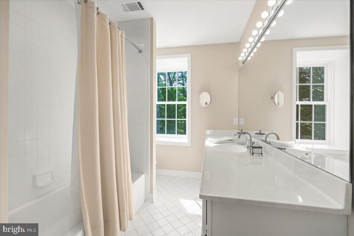 BRADLEY HILLS GROVE - Residential