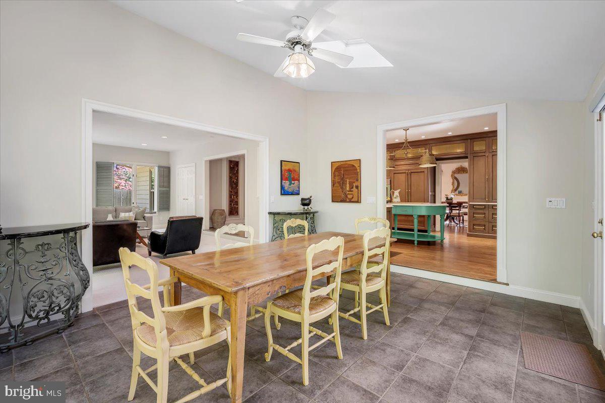 BRADLEY HILLS GROVE - Residential