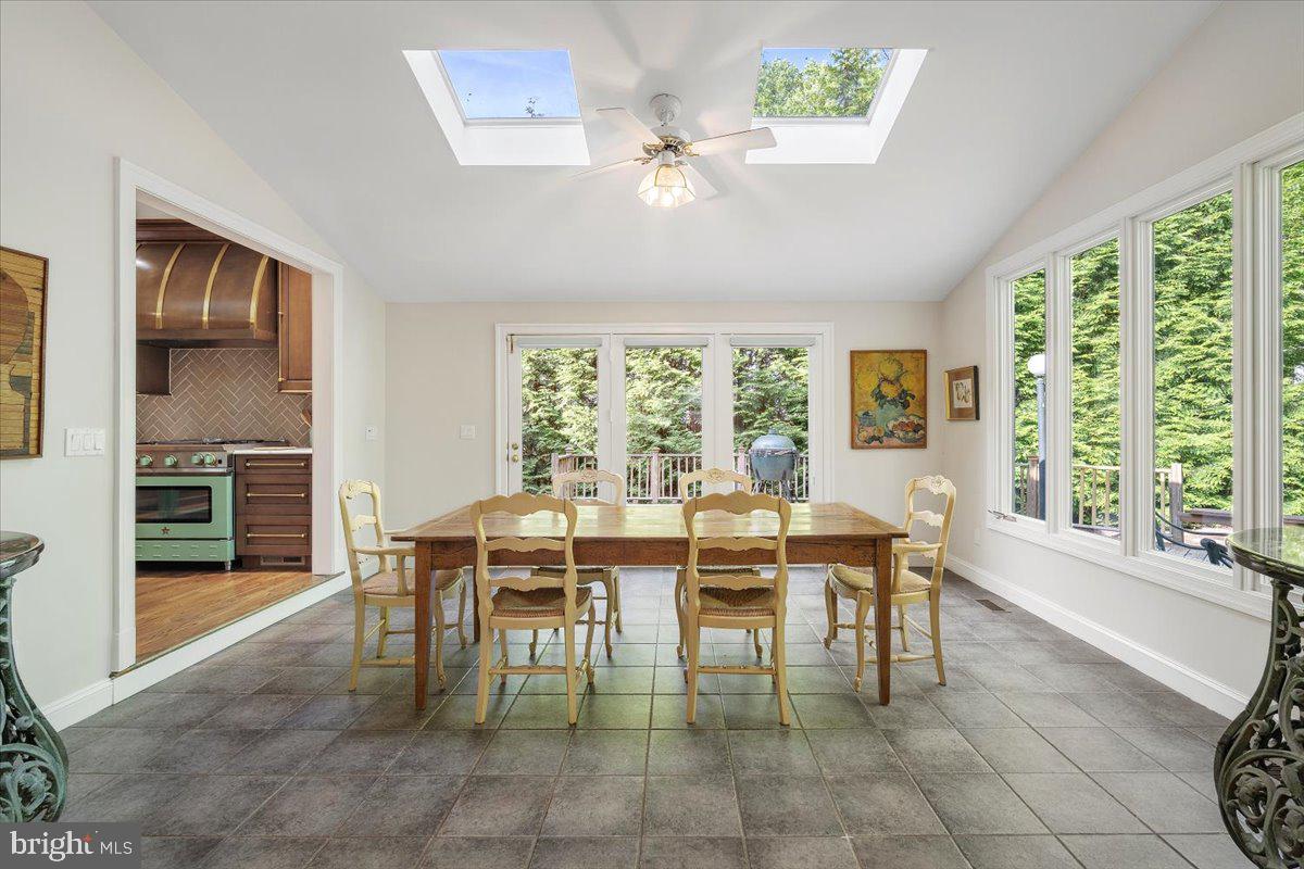 BRADLEY HILLS GROVE - Residential