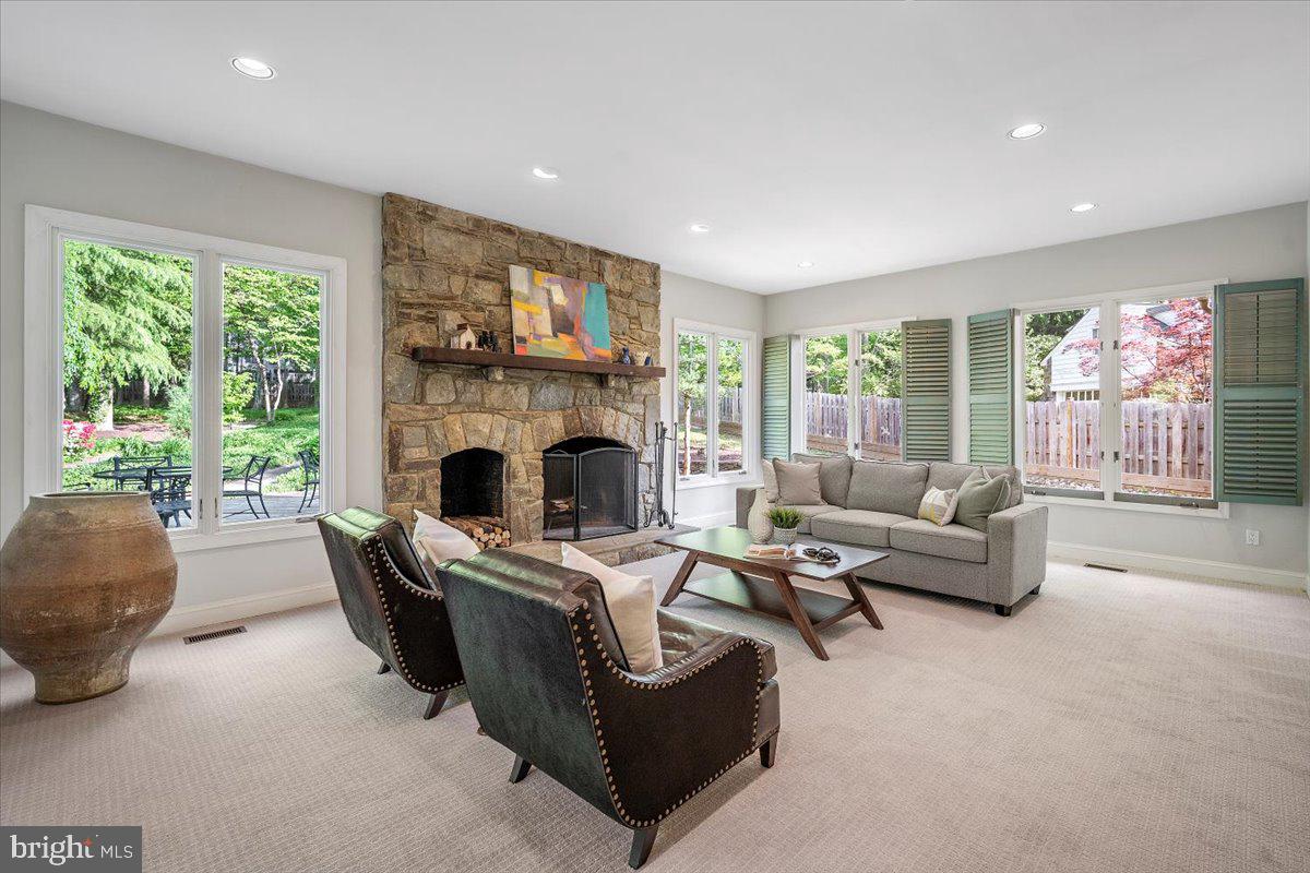 BRADLEY HILLS GROVE - Residential