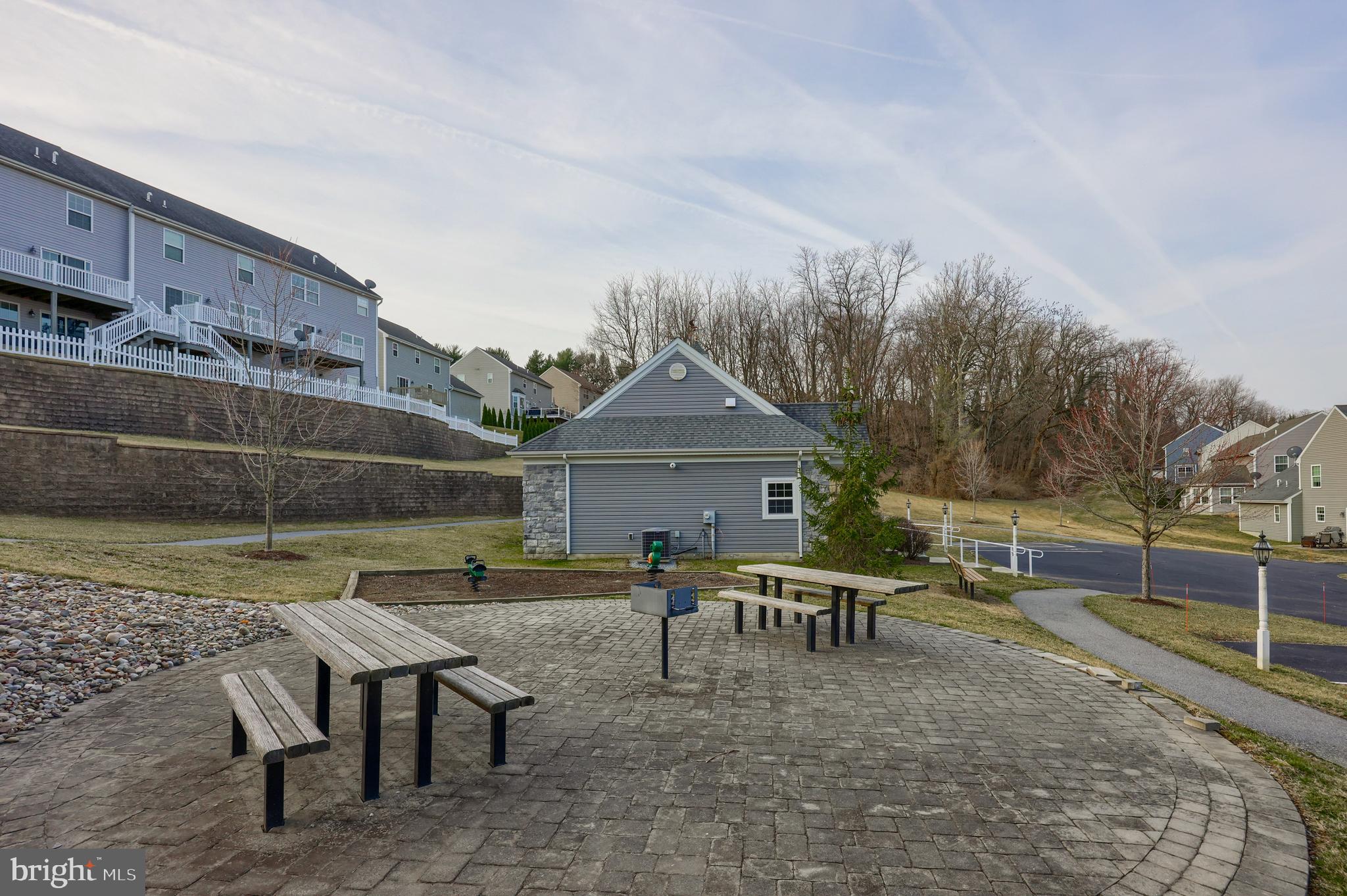 SUMMER BREEZE - Residential