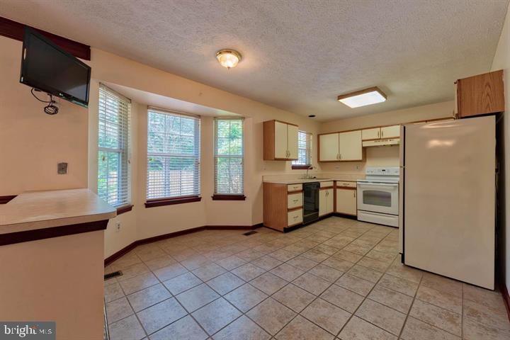 OLD FIELDS - Residential Lease