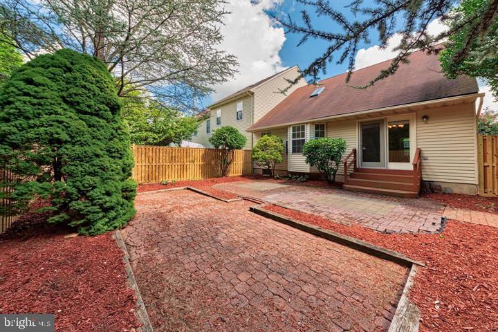 OLD FIELDS - Residential Lease