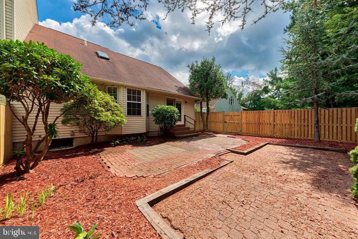 OLD FIELDS - Residential Lease