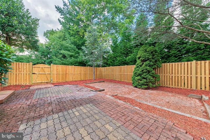 OLD FIELDS - Residential Lease