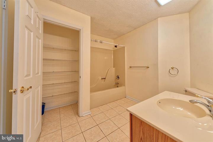 OLD FIELDS - Residential Lease