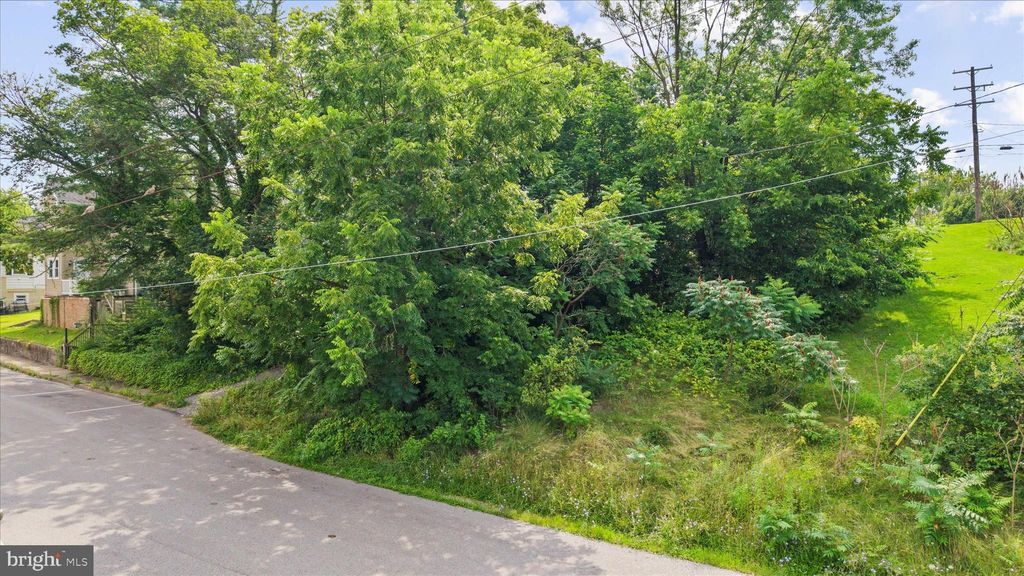 Photo of 1616 W Poplar Terrace, YORK, PA 17404 (MLS # PAYK2086210)