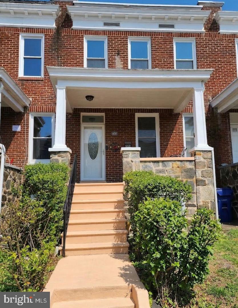 658 DUMBARTON AVENUE