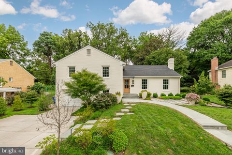 Photo of 7603 Honesty Way, BETHESDA, MD 20817 (MLS # MDMC2195890) Photo of 7603 Honesty Way, BETHESDA, MD 20817 (MLS # MDMC2195890)