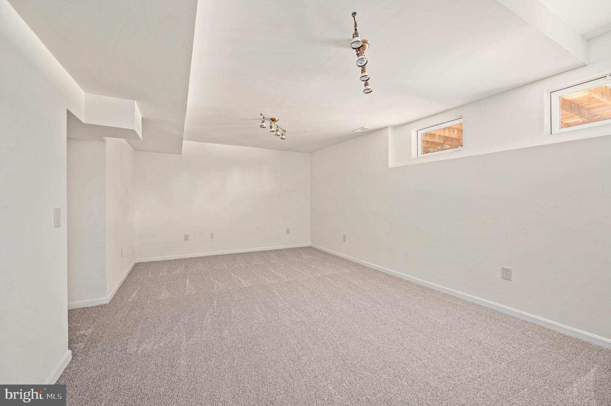 EQUESTRIAN ESTATES - Residential