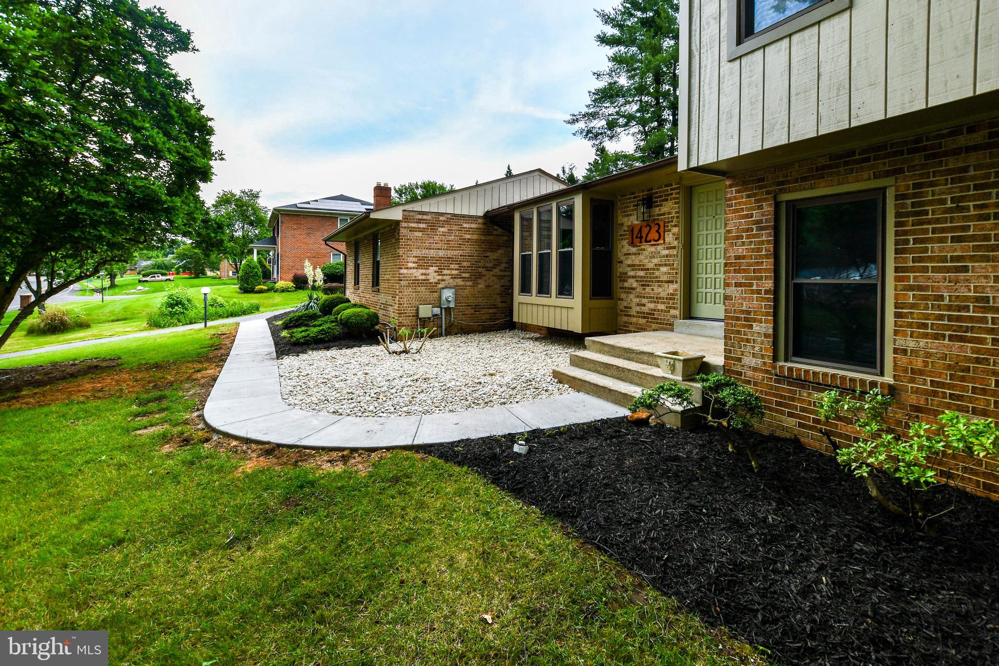 PARADISE ACRES - Residential Lease