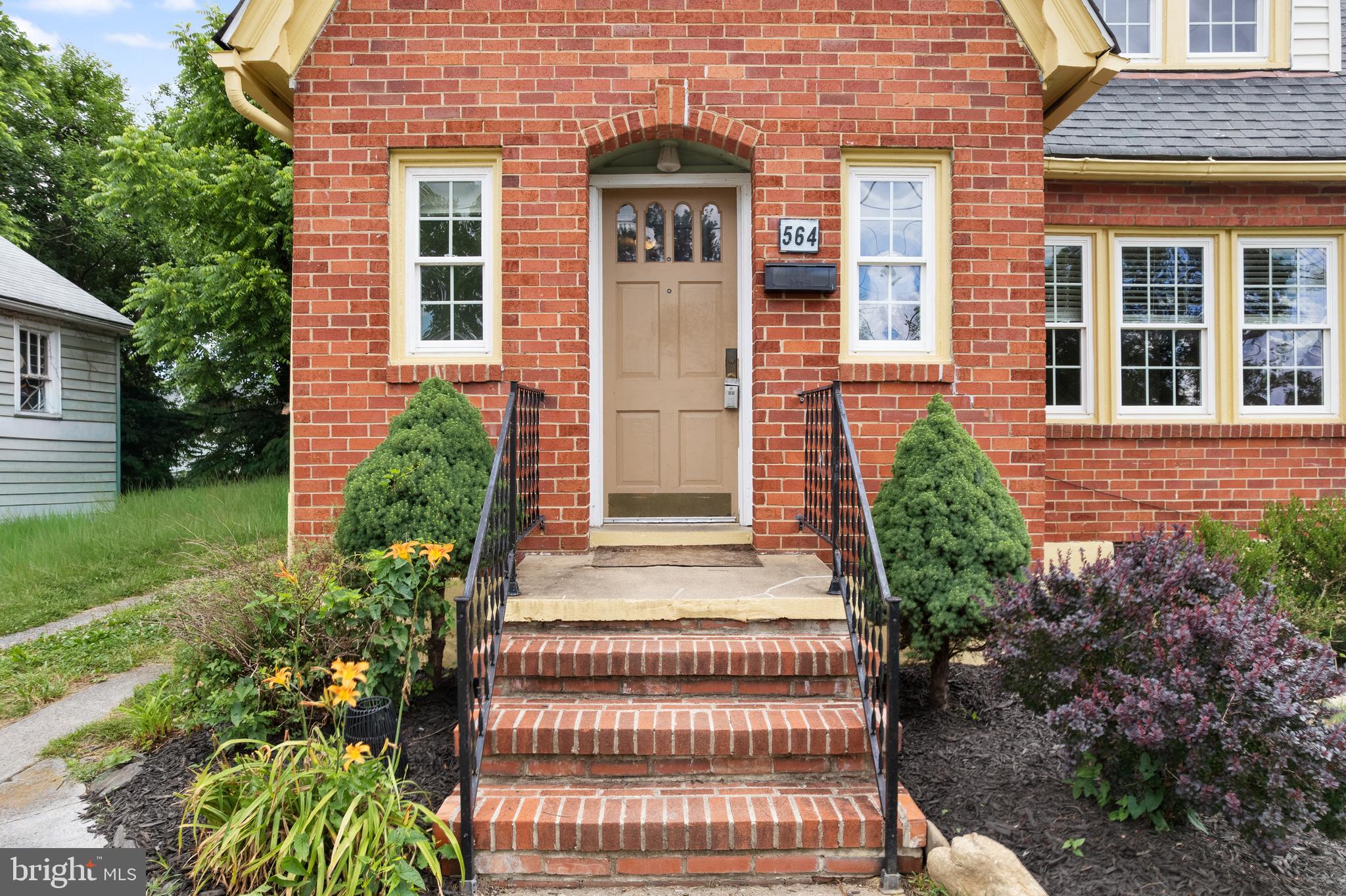 564 ORCHARD STREET